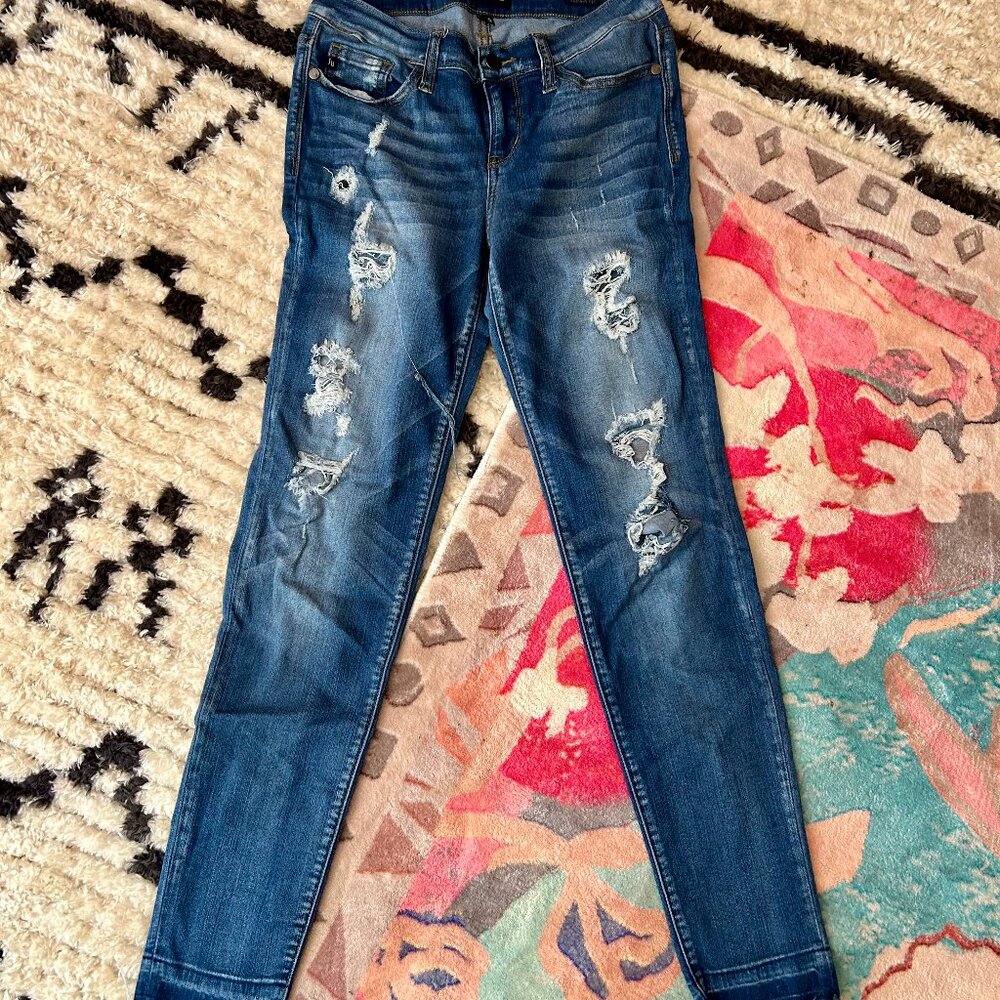 Judy Blue distressed denim size 28